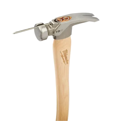 Martillo con mango de madera de nogal americano Milwaukee de cara lisa de 16 oz